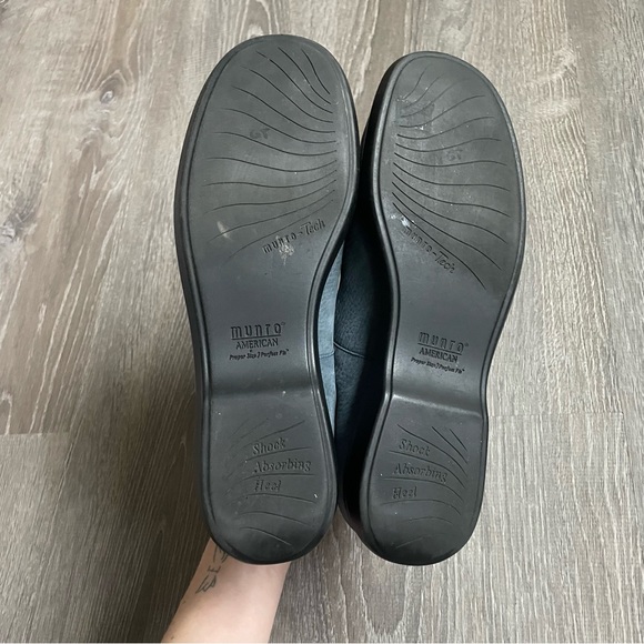 Munro Mary Jane Shoes - Picture 3 of 3